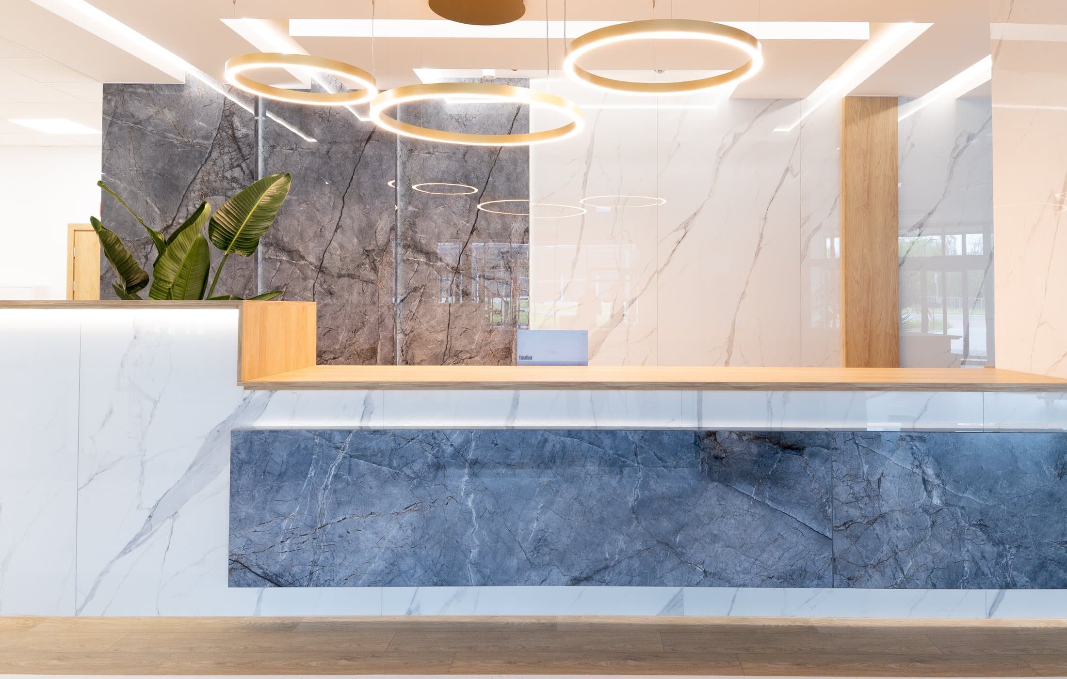 Recepcja medical-space w budynku kliniki
