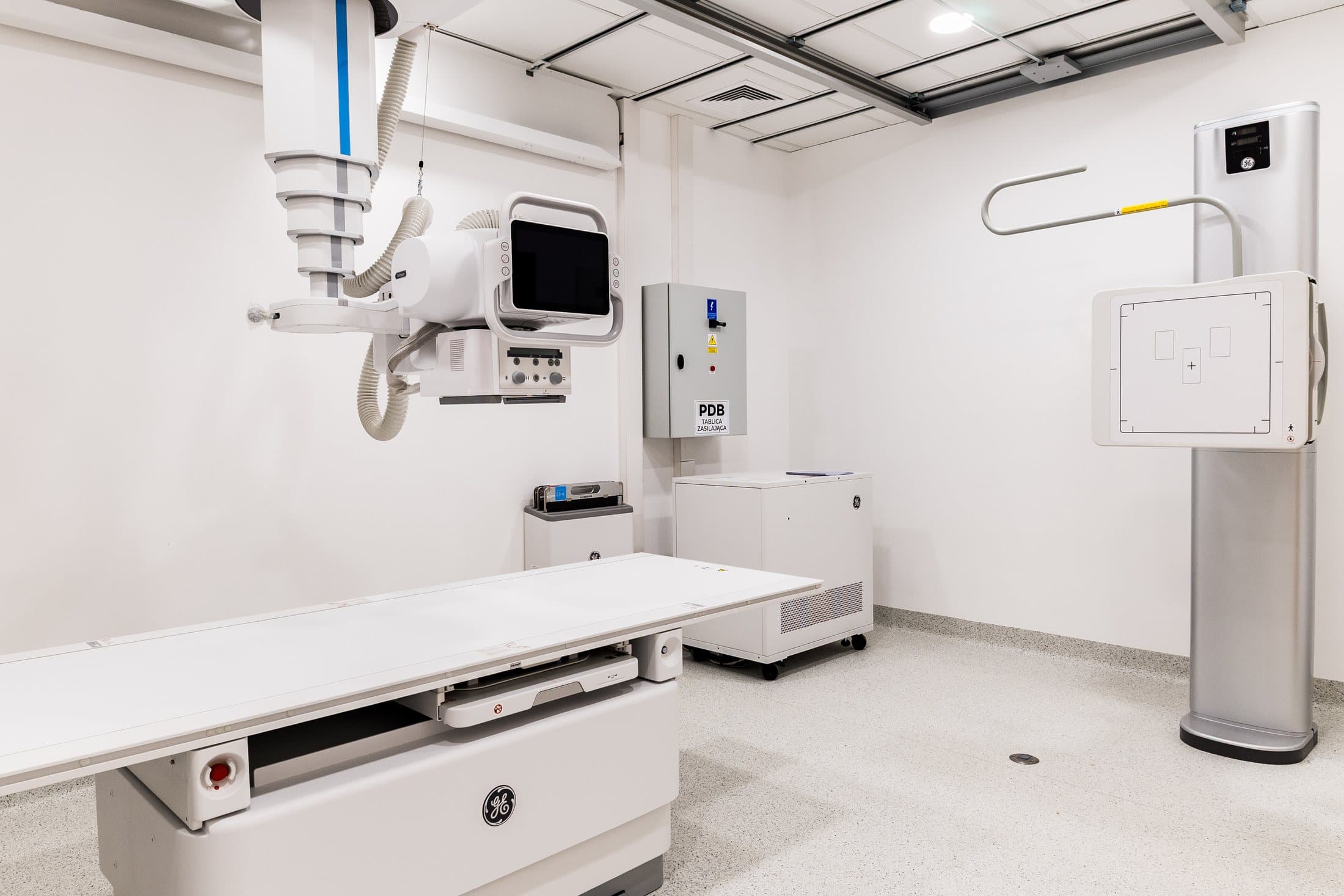 Pracownia RTG medical-space z aparatem diagnostycznym